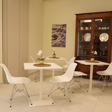 Domus Vivian Hotel Montecorvino Pugliano Екстериор снимка