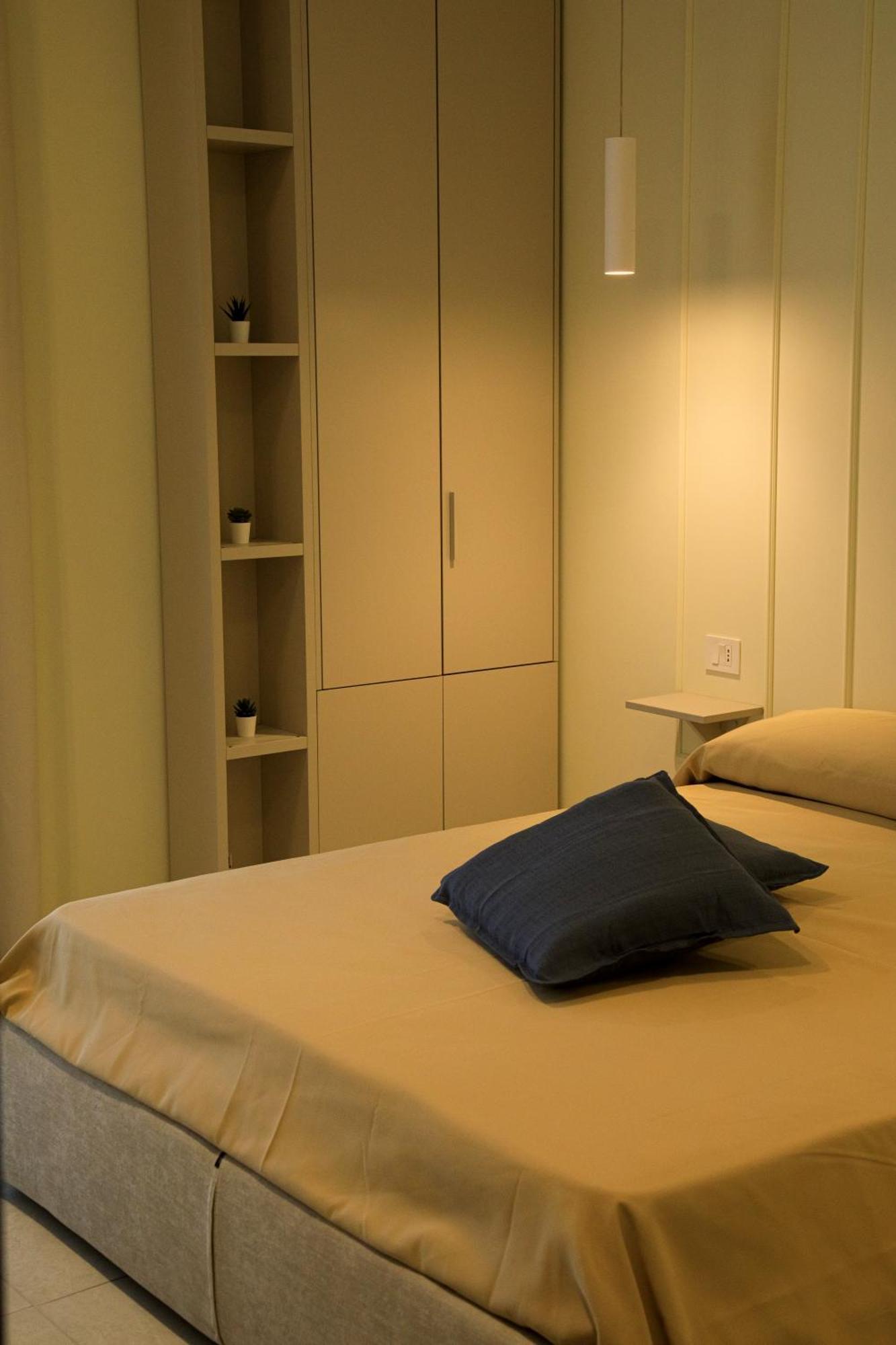 Domus Vivian Hotel Montecorvino Pugliano Екстериор снимка