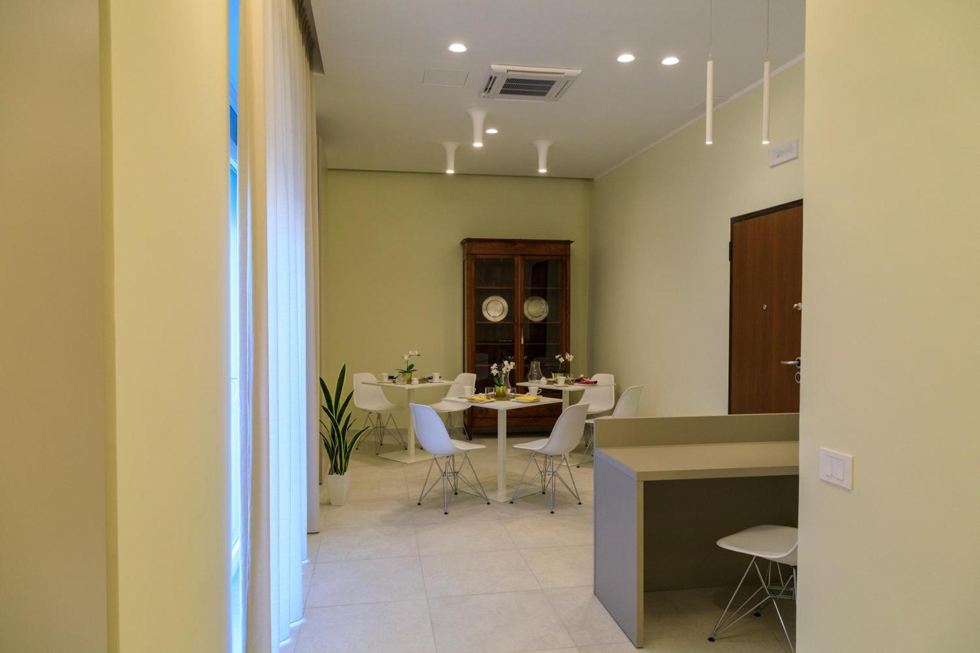 Domus Vivian Hotel Montecorvino Pugliano Екстериор снимка