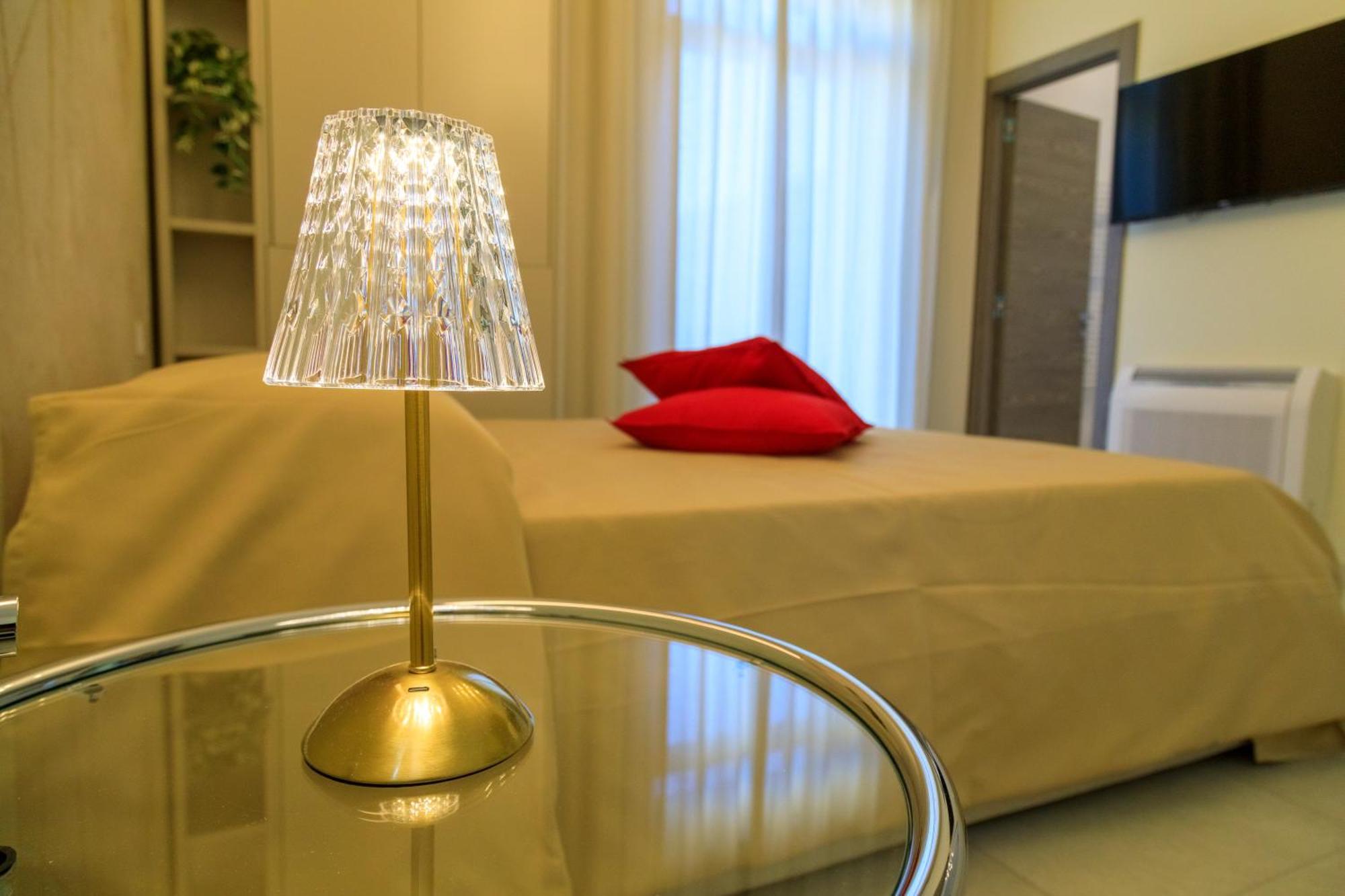 Domus Vivian Hotel Montecorvino Pugliano Екстериор снимка