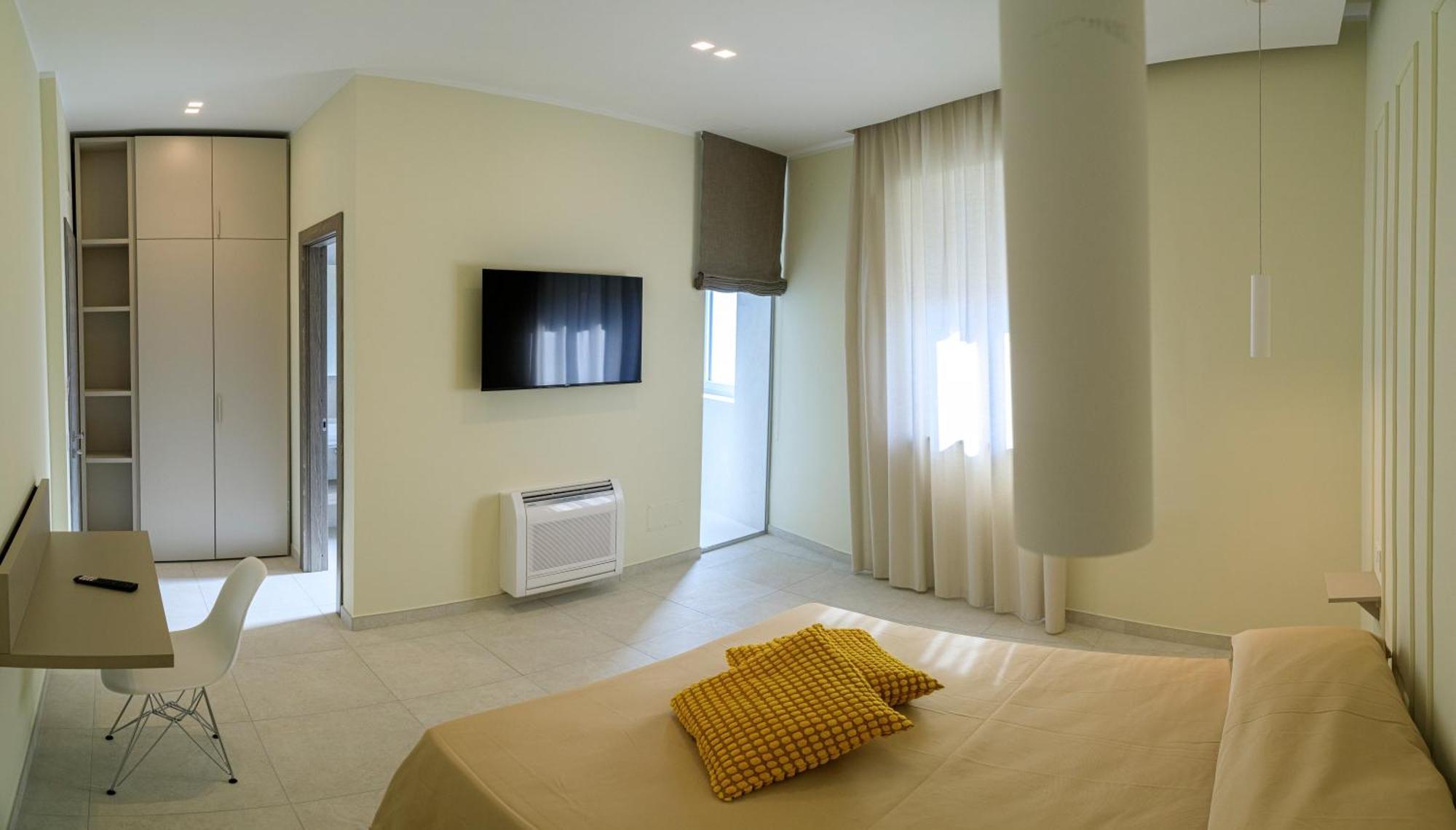 Domus Vivian Hotel Montecorvino Pugliano Екстериор снимка