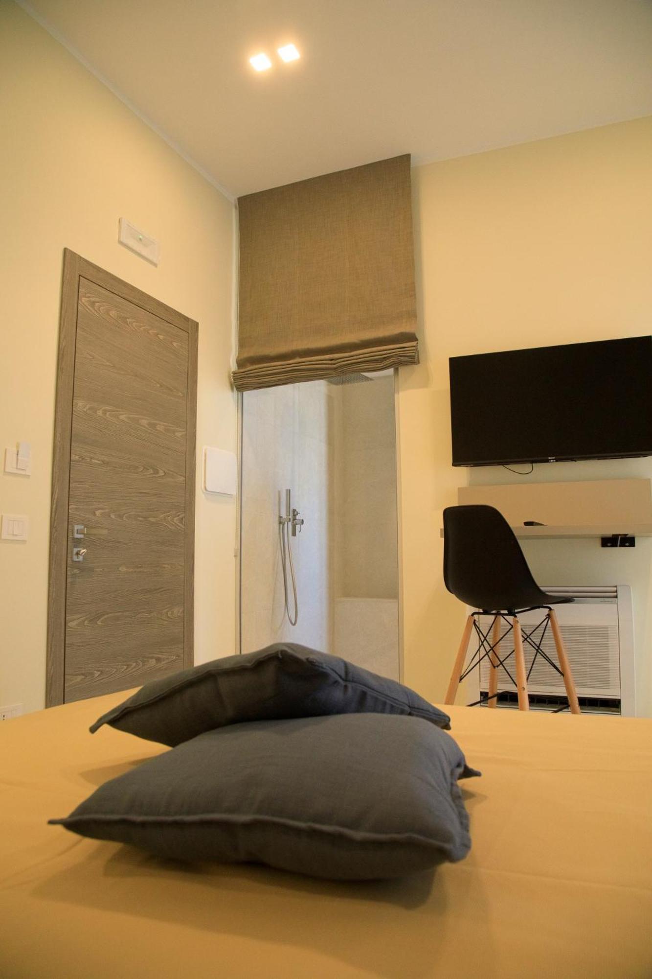 Domus Vivian Hotel Montecorvino Pugliano Екстериор снимка