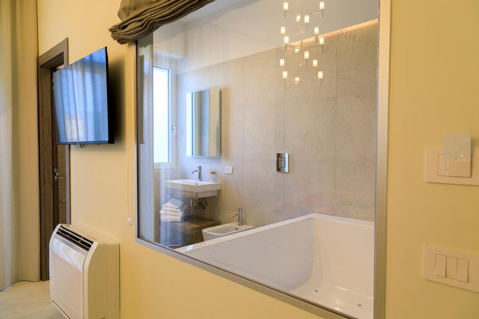 Domus Vivian Hotel Montecorvino Pugliano Екстериор снимка