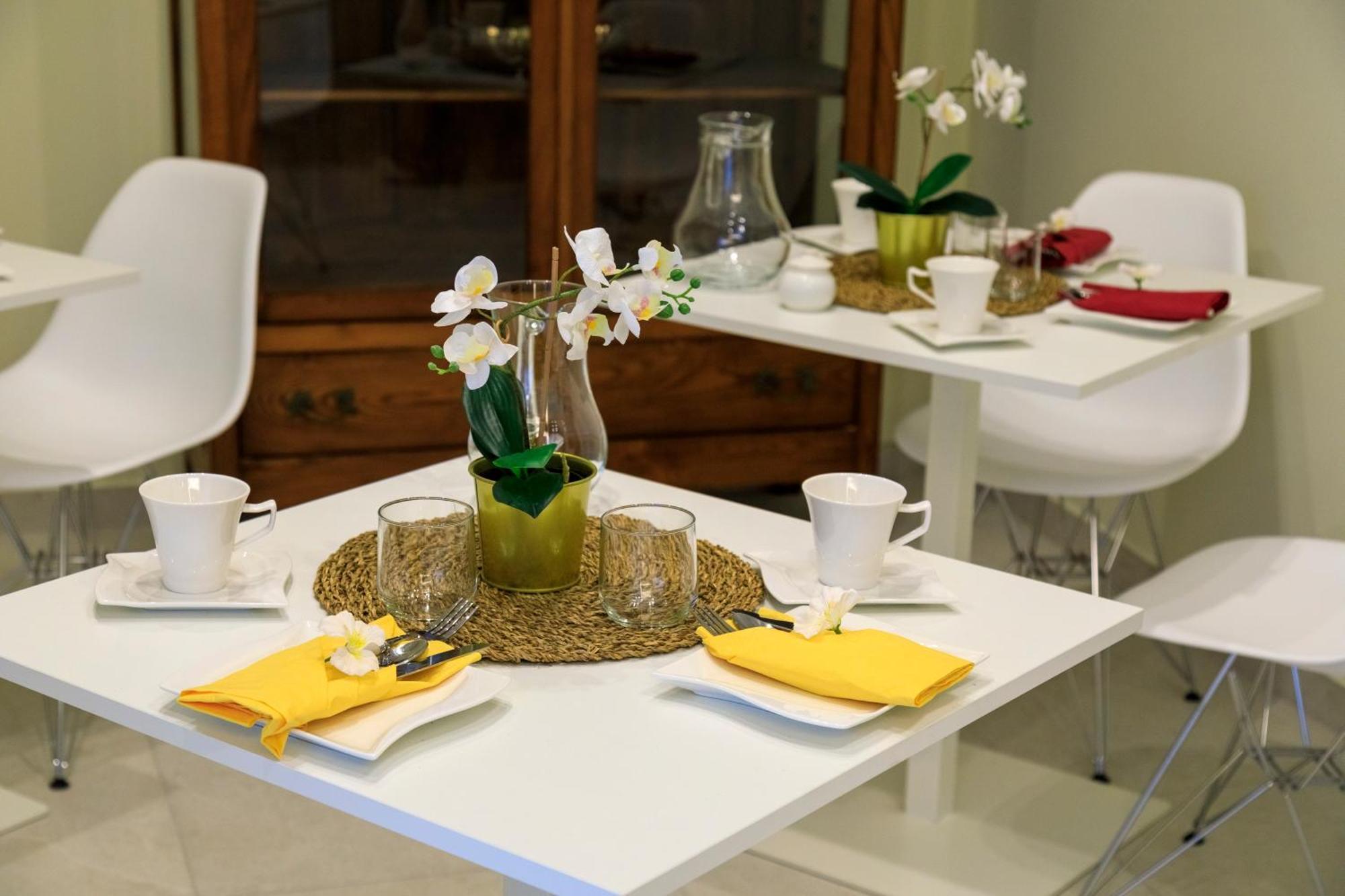 Domus Vivian Hotel Montecorvino Pugliano Екстериор снимка