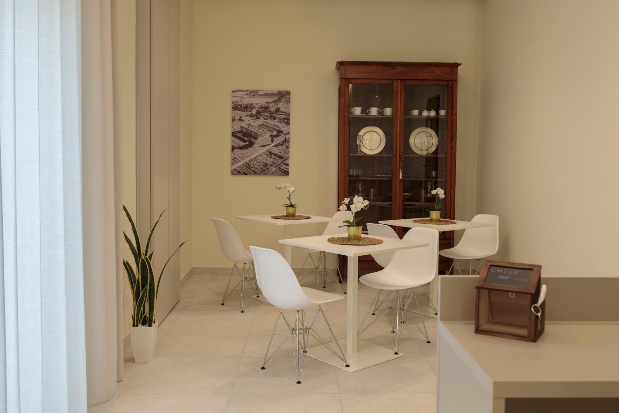 Domus Vivian Hotel Montecorvino Pugliano Екстериор снимка