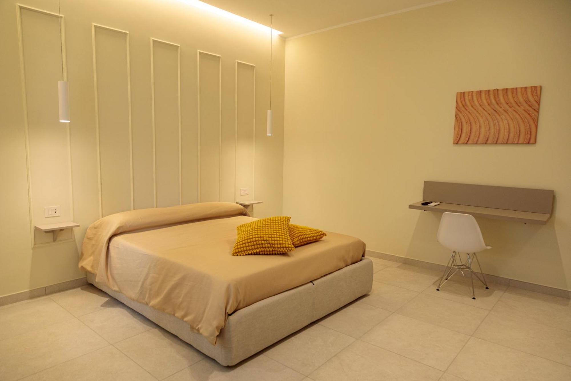 Domus Vivian Hotel Montecorvino Pugliano Екстериор снимка