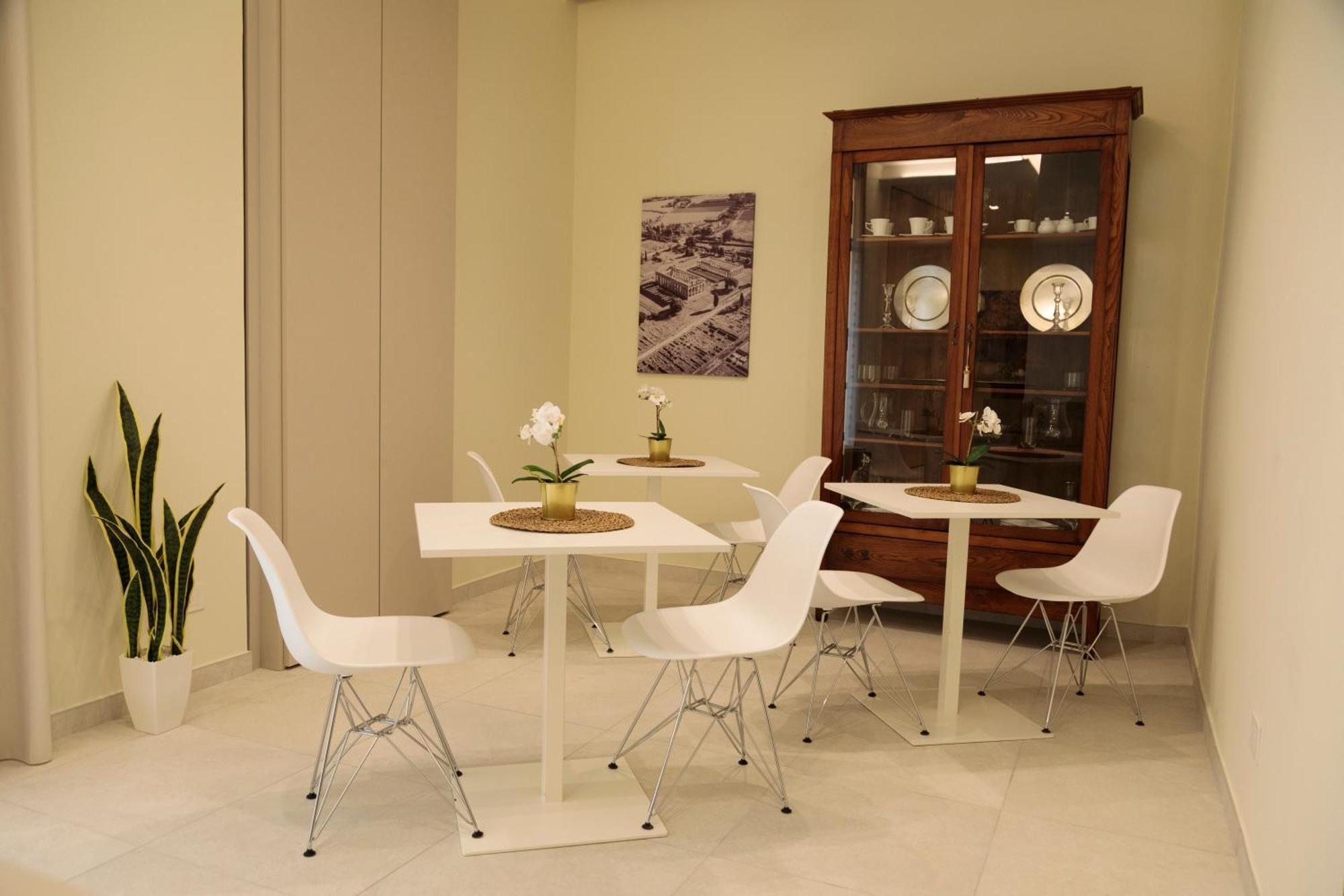 Domus Vivian Hotel Montecorvino Pugliano Екстериор снимка